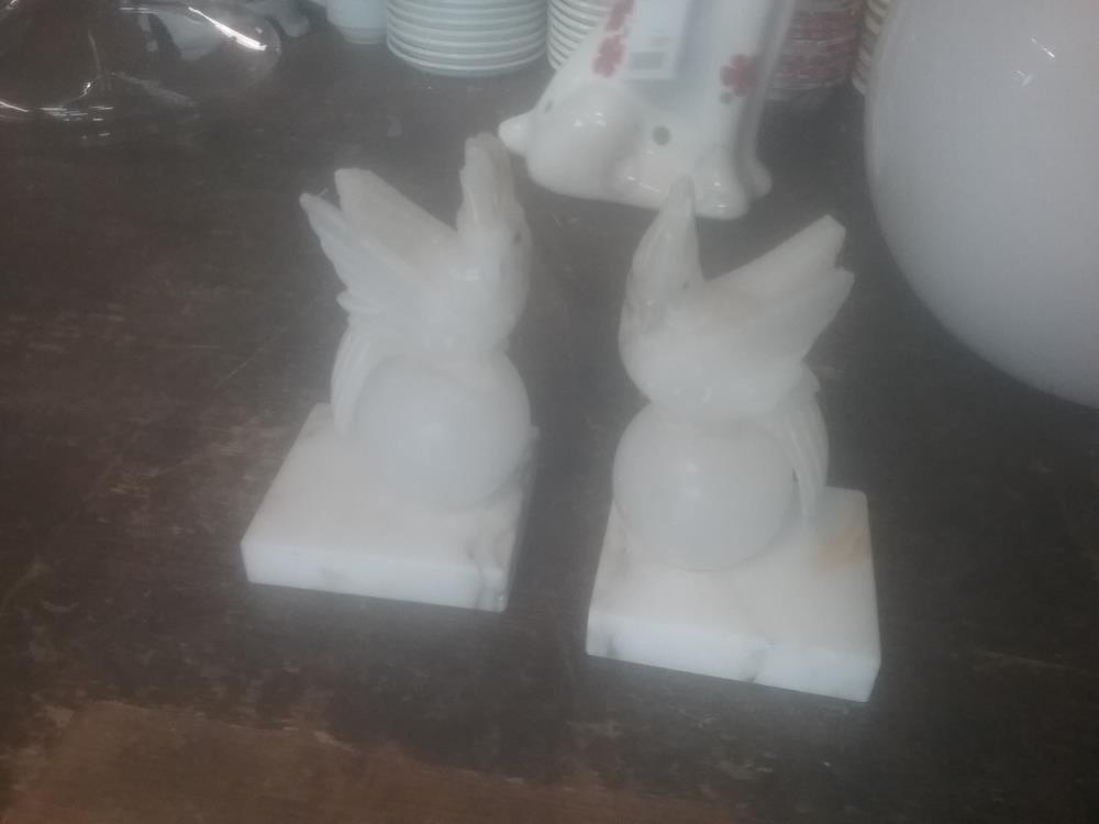 PAIRE DE SERRES LIVRES ALBATRE