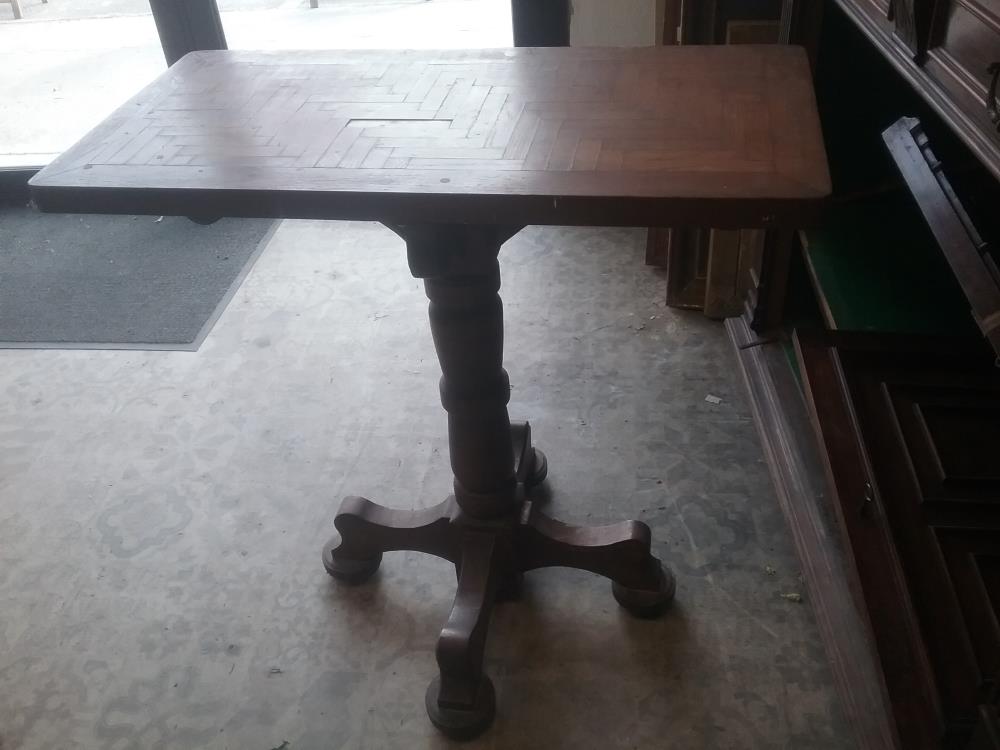 TABLE PIVOTANTE A ROULETTES