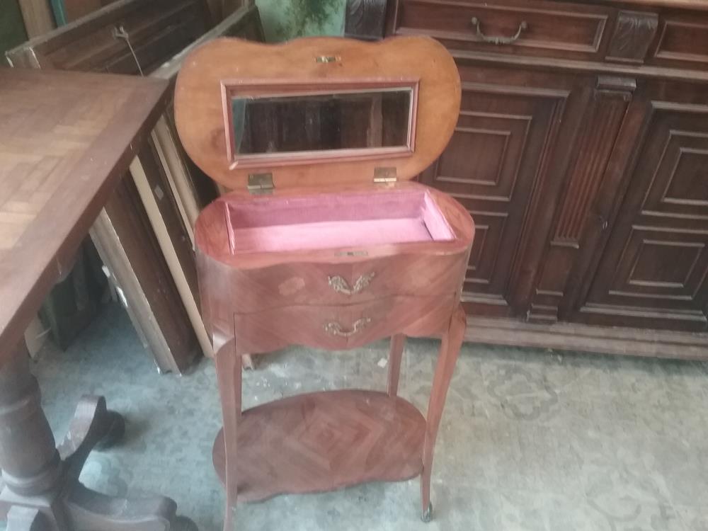 MEUBLE A BIJOUX HARICOT MARQUETE