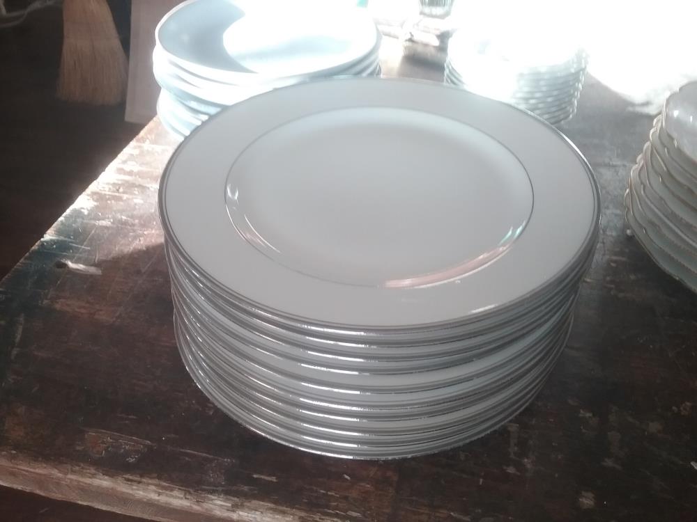 10 ASSIETTES LIMOGES