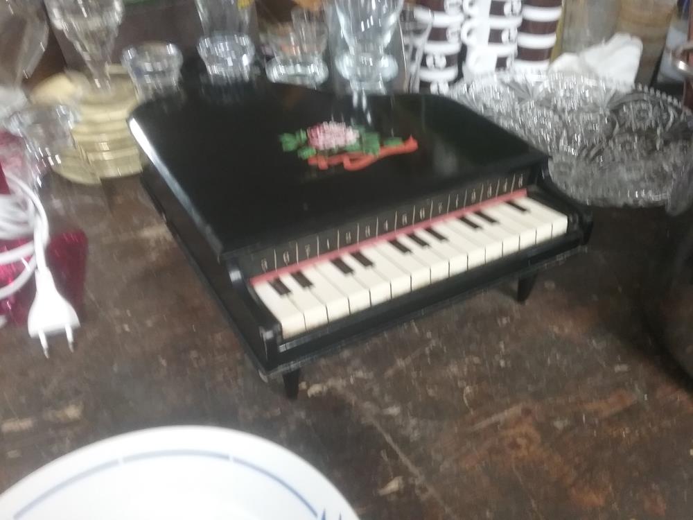 PIANO MUSICAL CHINE ANCIEN