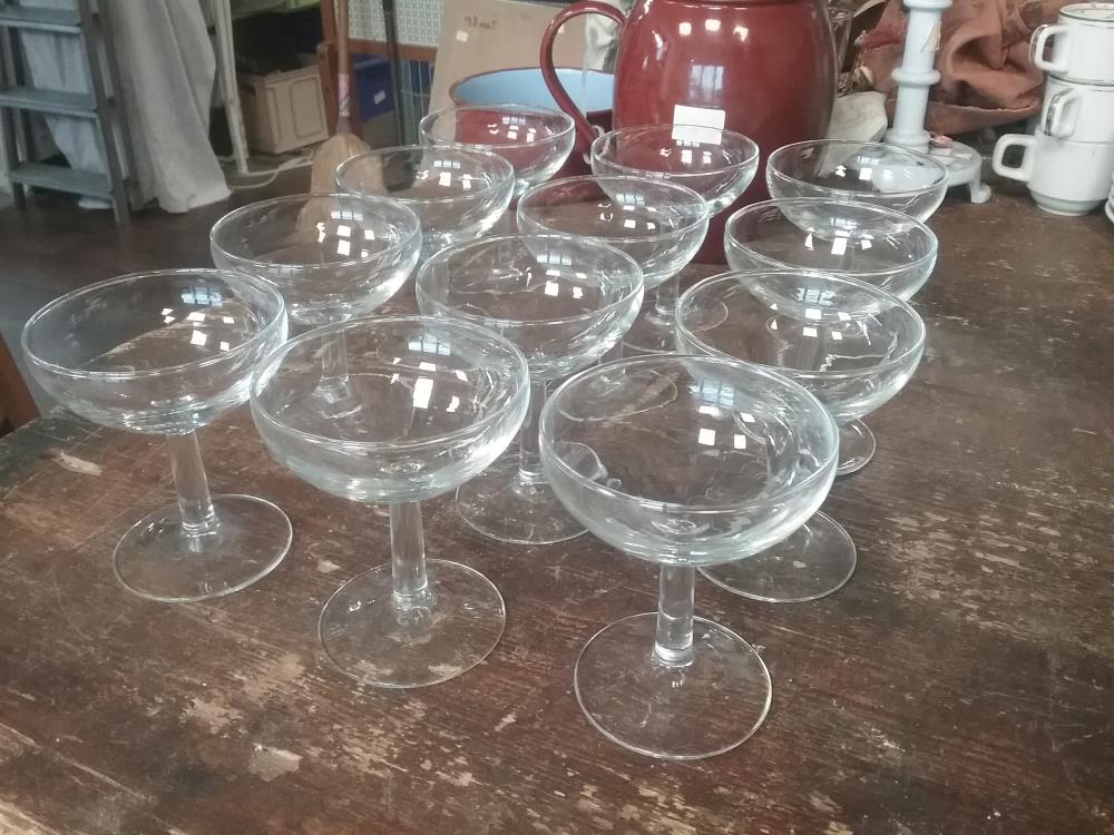 6 COUPES A CHAMPAGNE