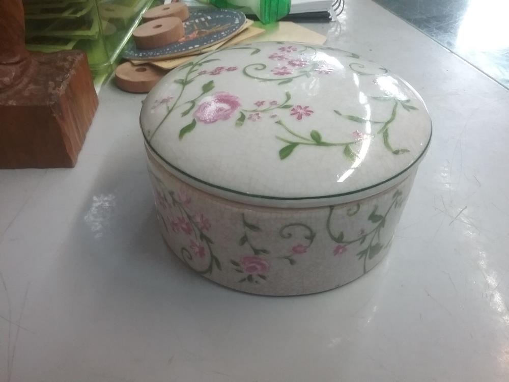 BOITE ANCIENNE FLEURS