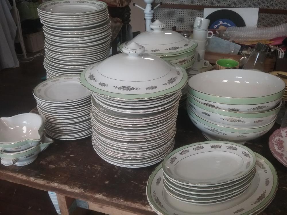 GRAND SERVICE DE VAISSELLE MOULIN DES LOUPS