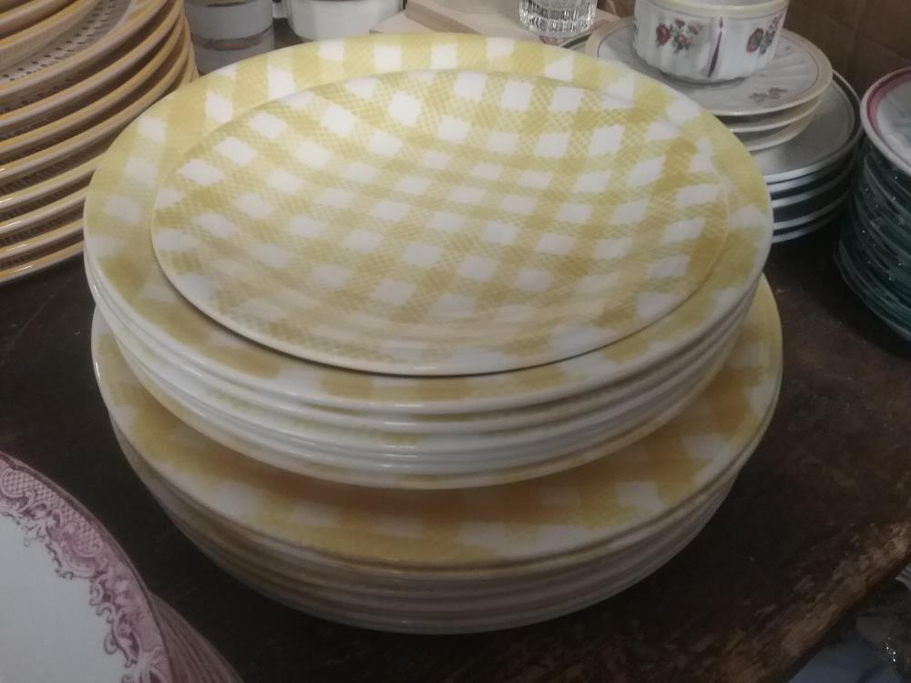 14 ASSIETTES JAUNES 