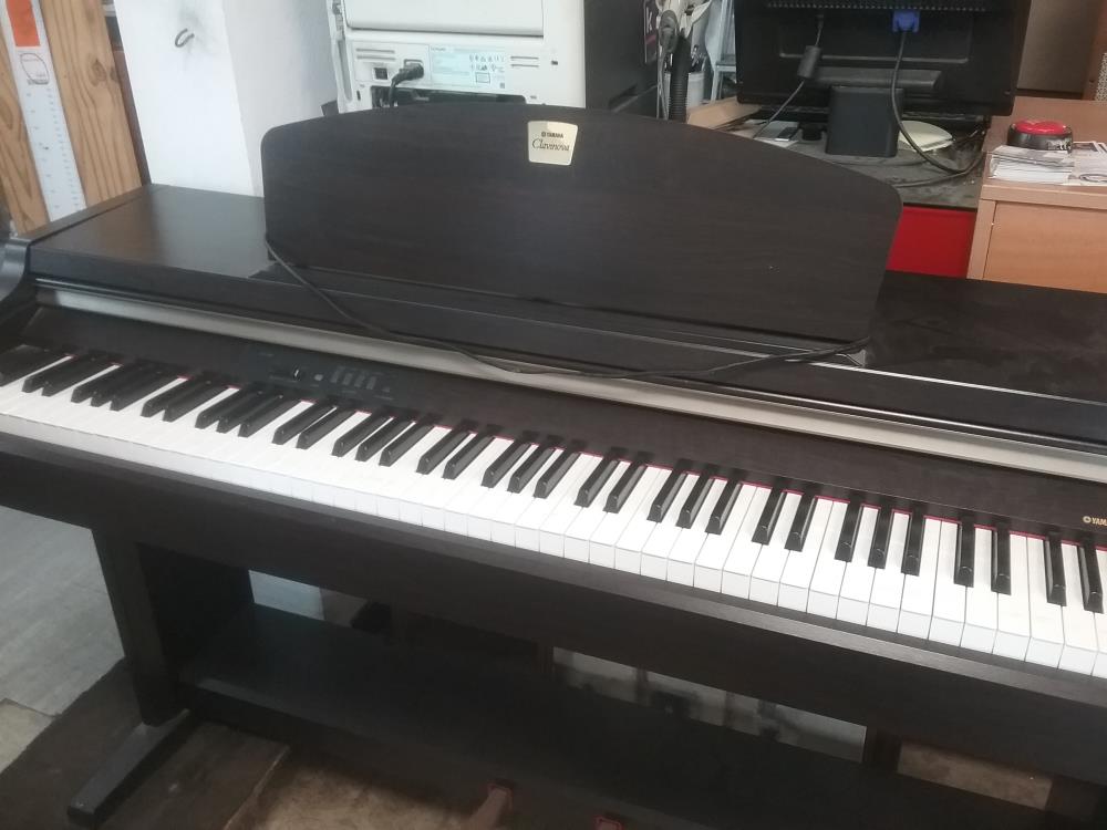 PIANO ELECTRIQUE YAMAHA CLAVINOVA