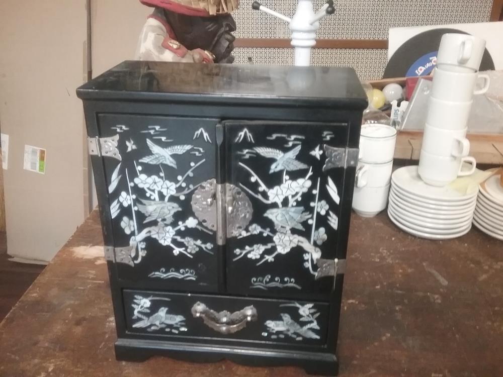 ARMOIRETTE A BIJOUX ASIE 