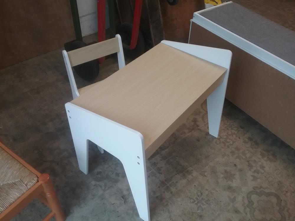BUREAU ET CHAISE ENFANT