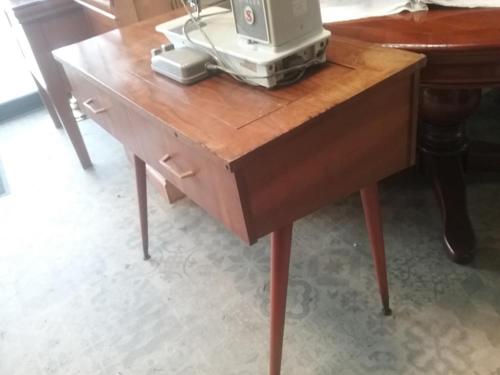 TABLE MACHINE A COUDRE 