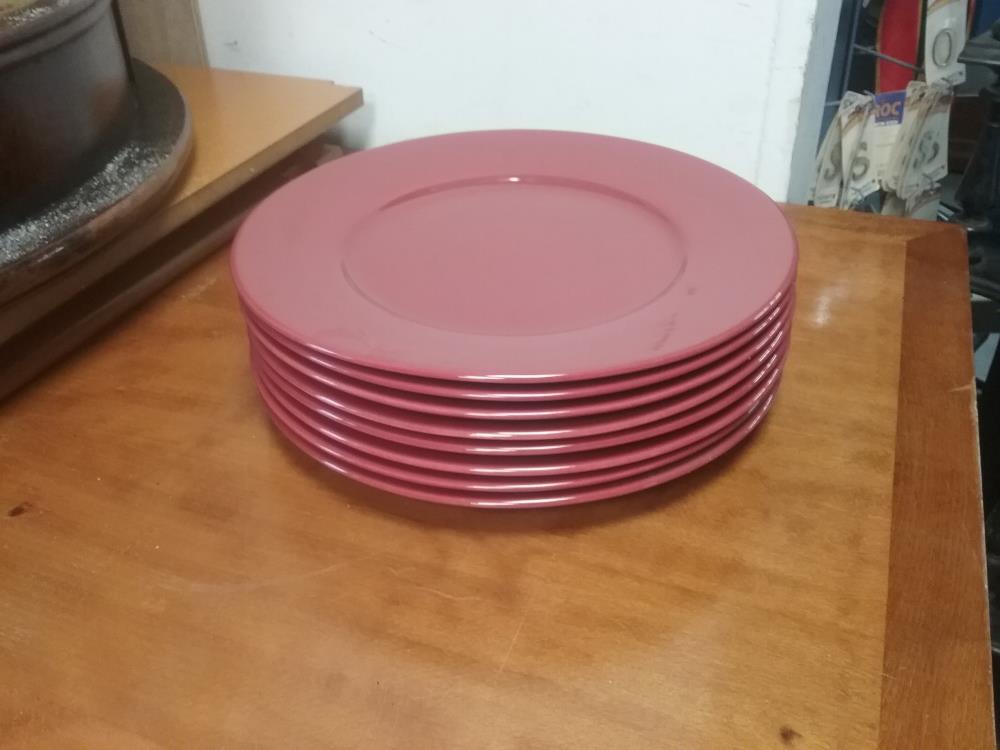 8 ASSIETTES DE PRESENTATION ROUGES