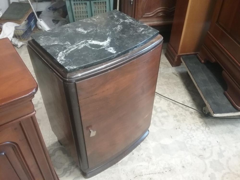 CHEVET DESSUS MARBRE NOIR