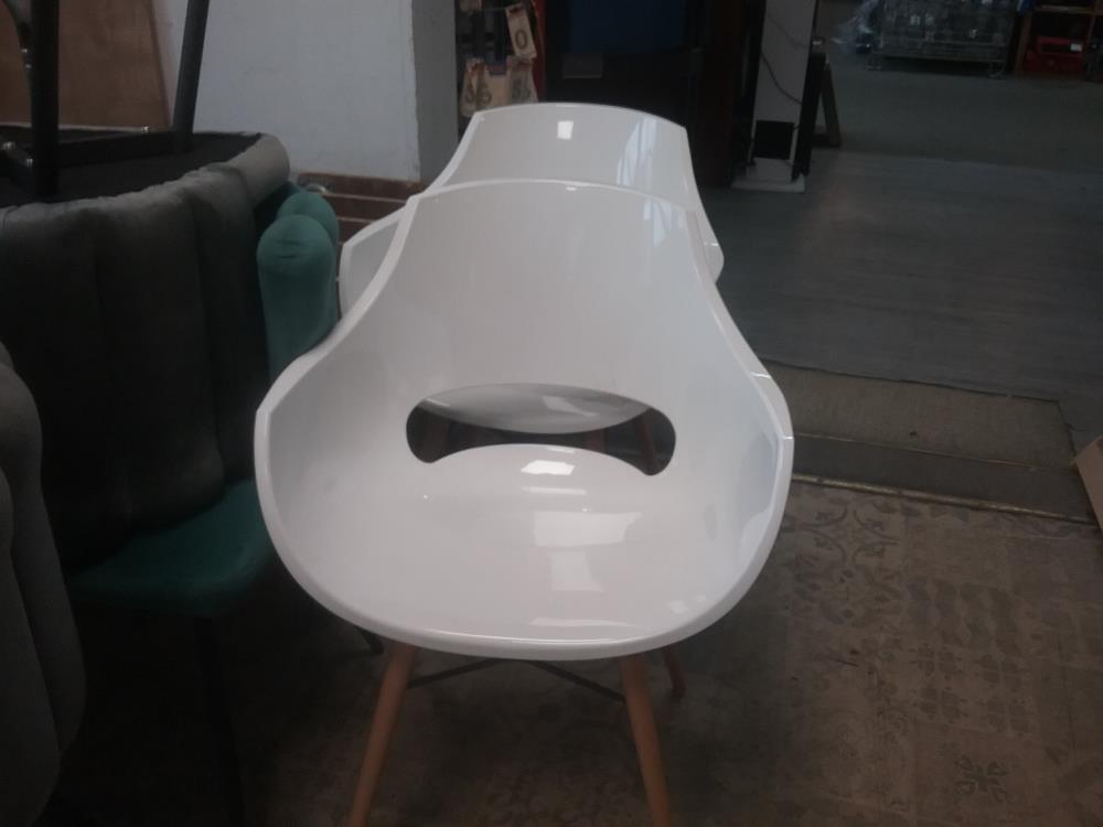 4 FAUTEUILS PVC BLANC PIED COMPAS 