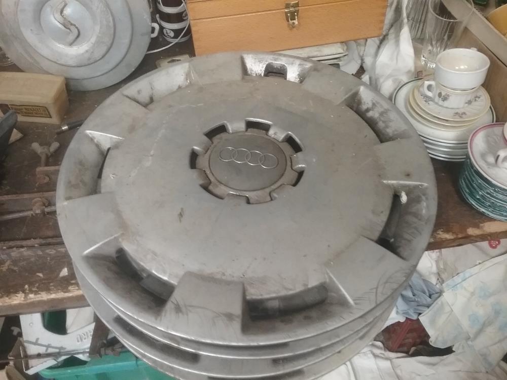 4 ENJOLIVEURS AUDI ANCIENS