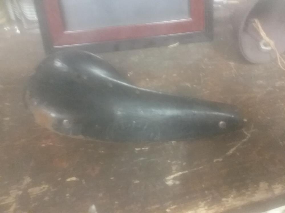 SELLE CUIR VINTAGE ADGA