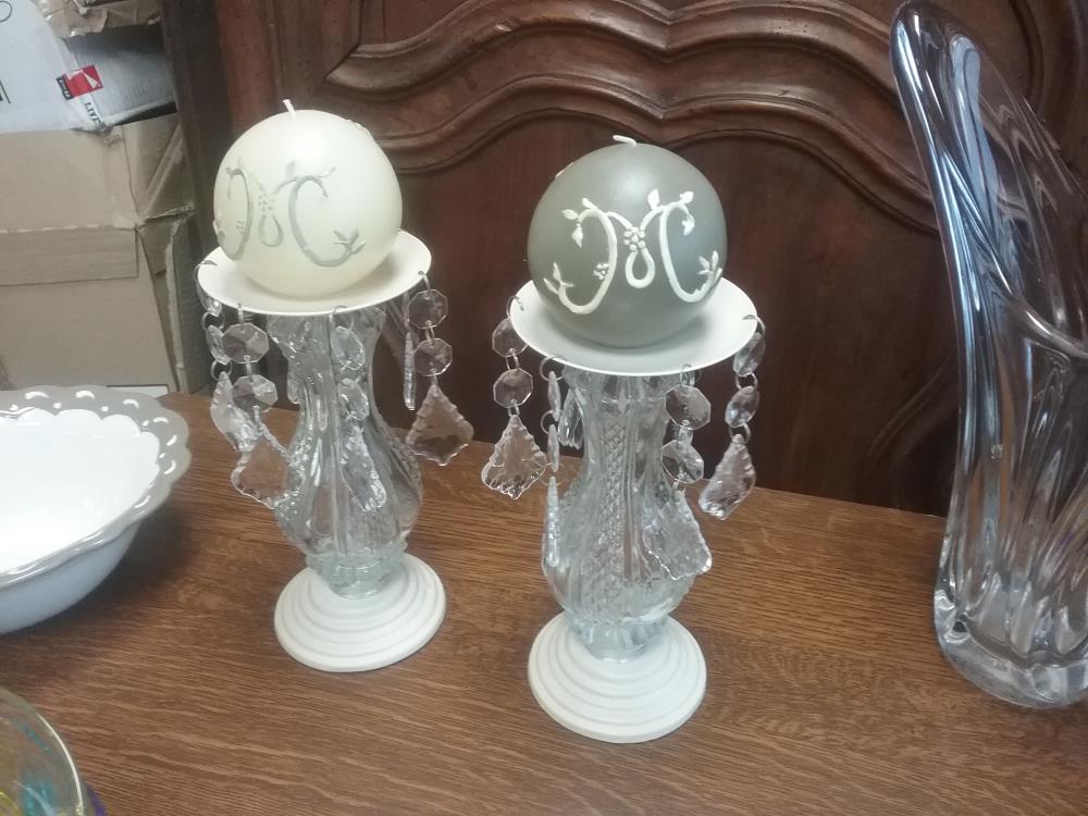 PAIRE DE BOUGEOIRS PAMPILLES