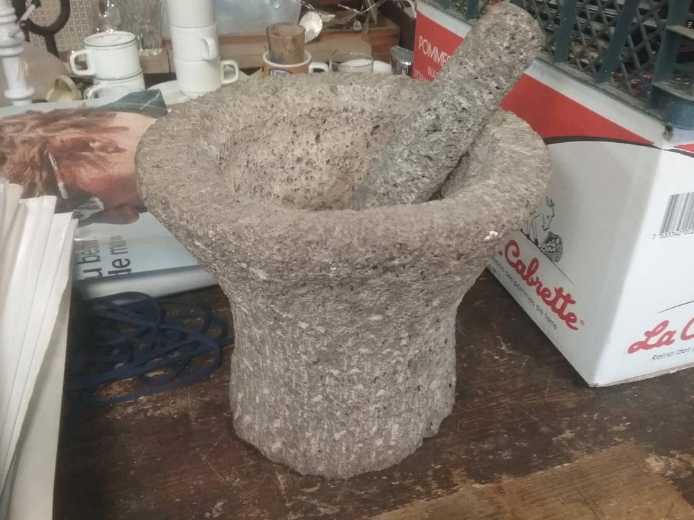 PILON PIERRE DE LAVE