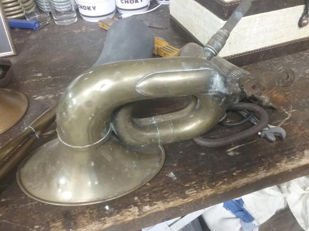 TROMPE AUTOMOBILE ANCIENNE