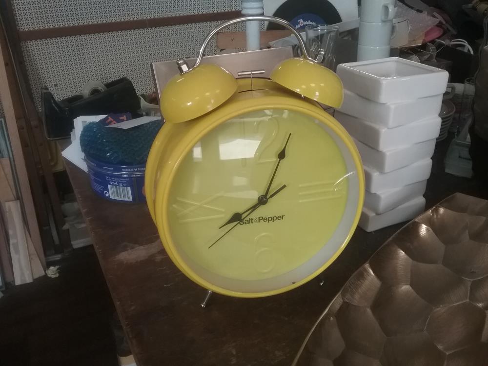 HORLOGE JAUNE