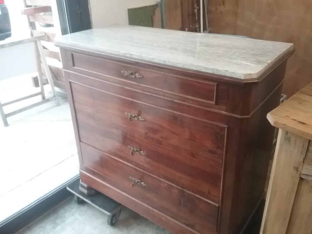 COMMODE DESSUS MARBRE