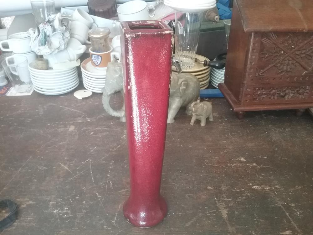 VASE ROUGE