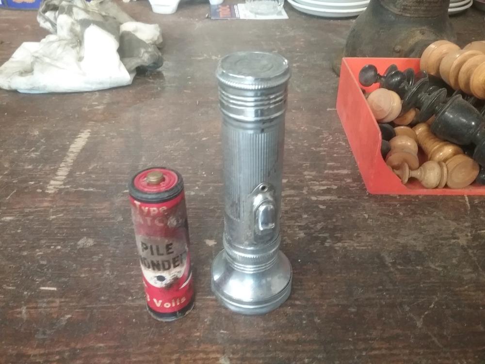 LAMPE VINTAGE JAPON ET SA PILE
