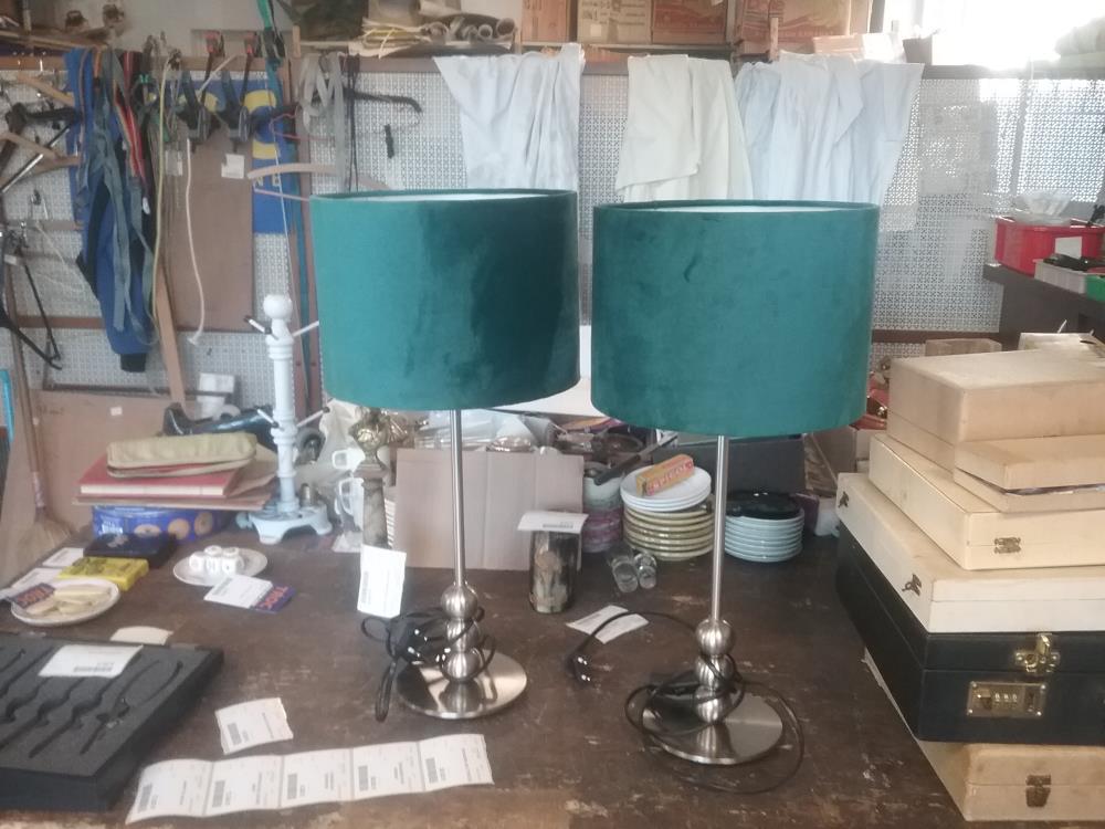 LAMPE SUR PIED VERTE