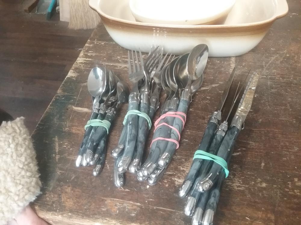 ENSEMBLE DE COUVERTS LAGUIOLE