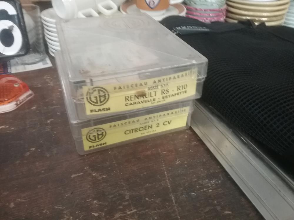 2 BOITES GARAGE ANCIENNES