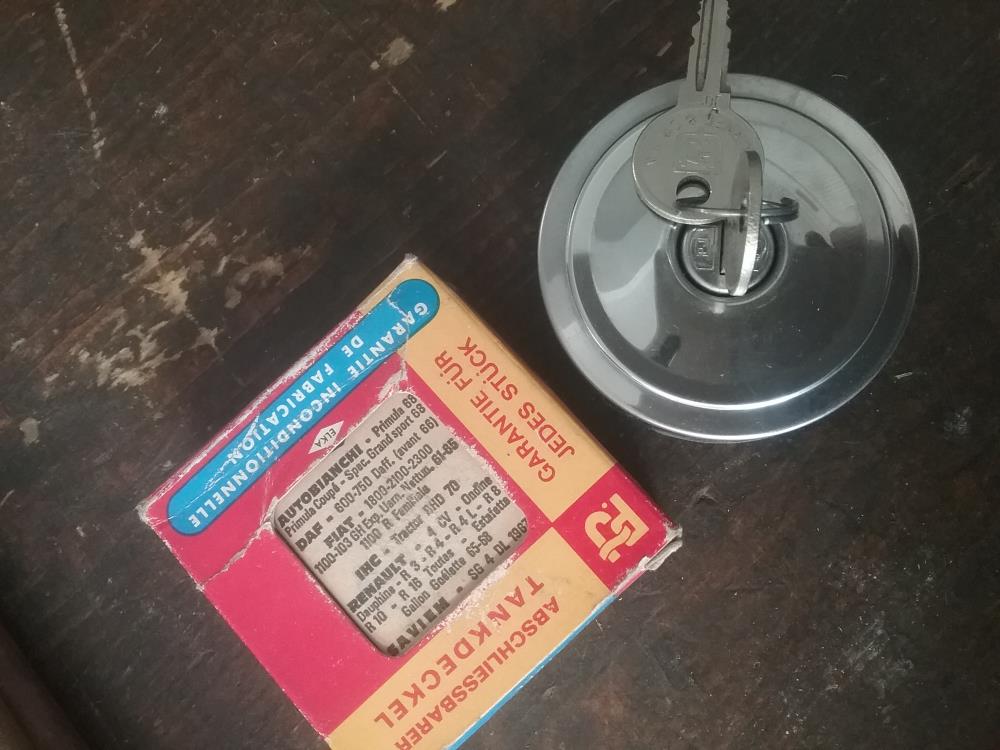 BOUCHON RESERVOIR NEUF