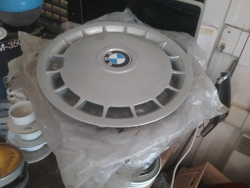 4 ENJOLIVEURS D'ORIGINE BMW NEUFS