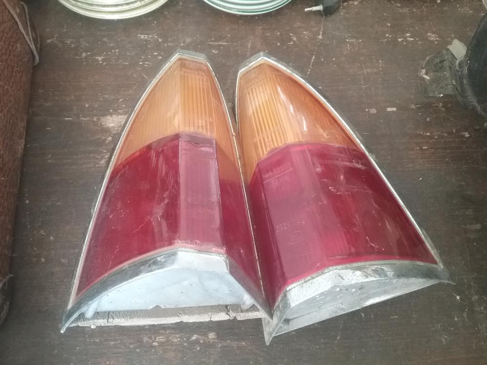 PAIRE DE FEUX AR FORD TAUNUS 