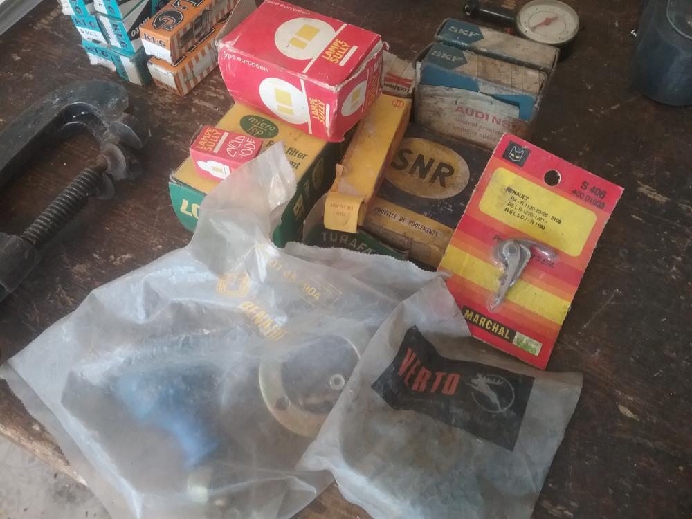 LOT DE PIECES AUTO ANCIENNES EN L'ETAT