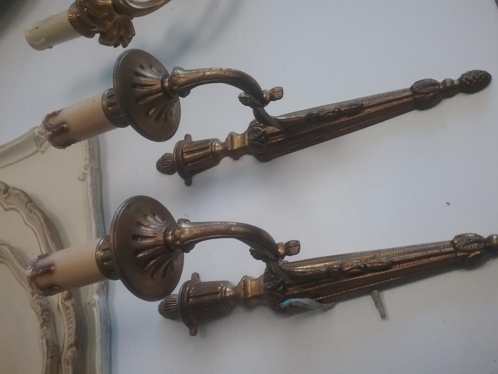 PAIRE D'APPLIQUES SIMPLES