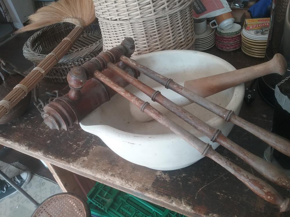 PORTE SERVIETTES BOIS TOURNE