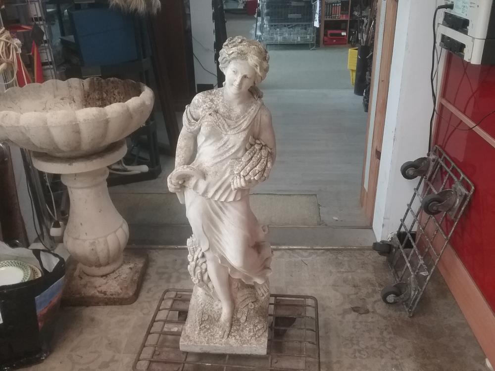 STATUE DE JARDIN PIERRE RECONST