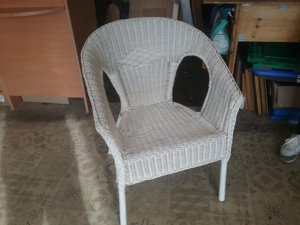 FAUTEUIL ROTIN BLANC