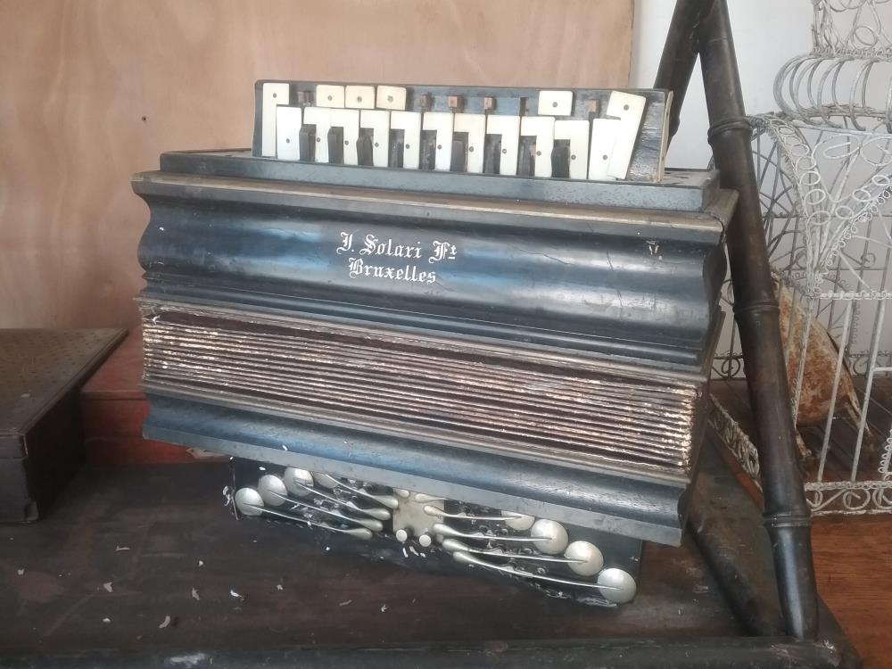 ACCORDEON ANCIEN SOLARI BRUXELLE