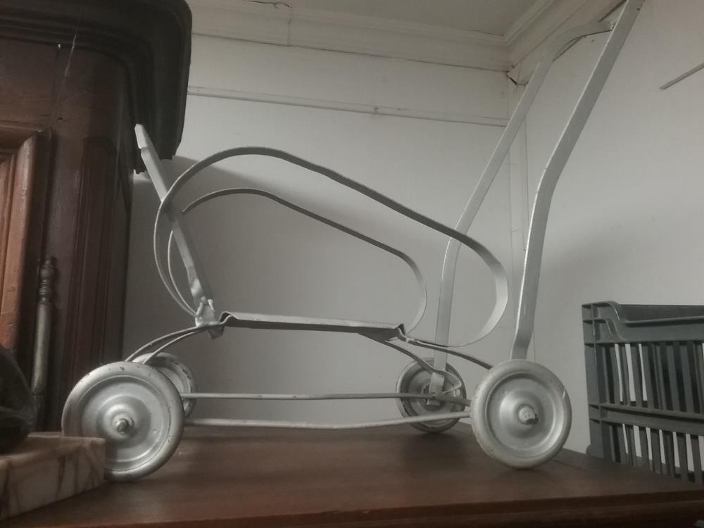 POUSSETTE VINTAGE POUPEE