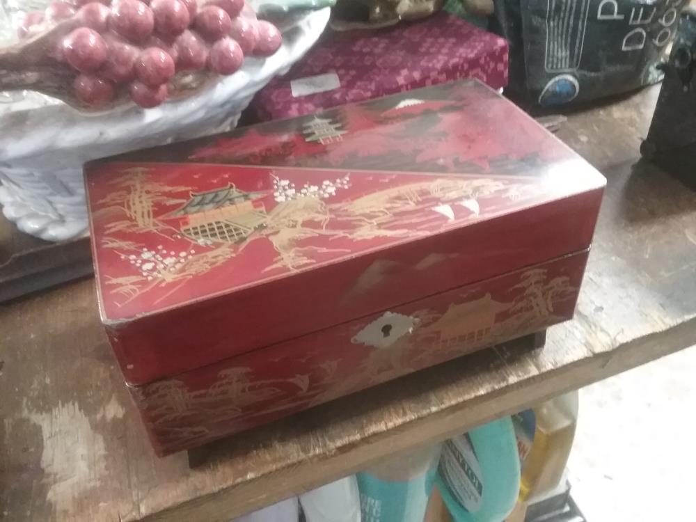 BOITE A BIJOUX LAQUE CHINE