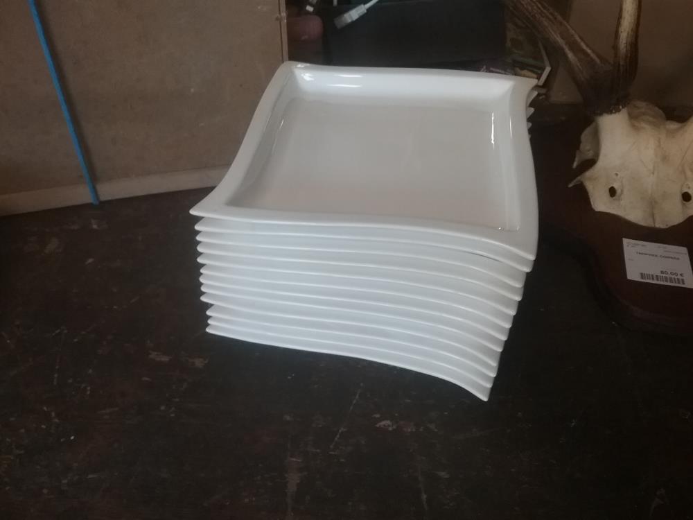 ASSIETTE CARRE DESIGN BLANCHES