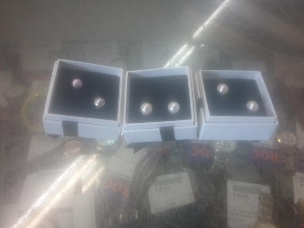 BOITE BOUTONS D'OREILLES 