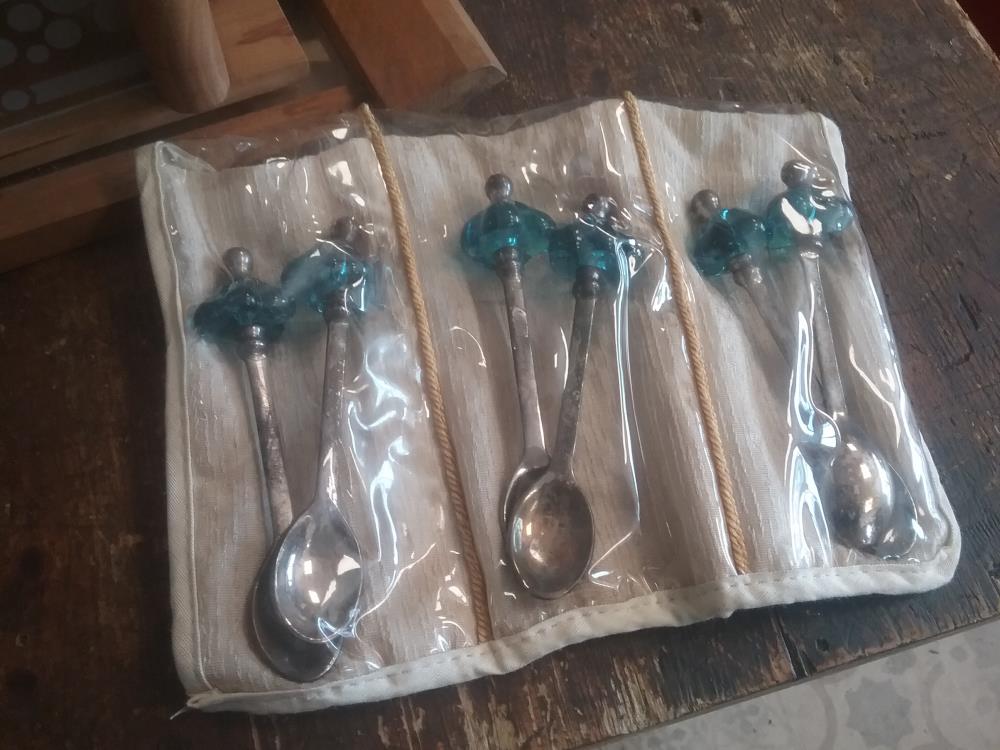 6 COUVERTS MA ET VERRE