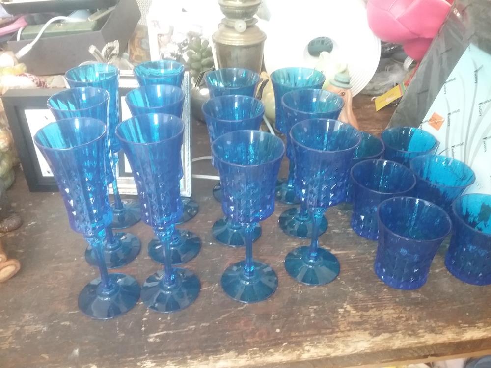 SERVICE DE VERRES BLEU 18P