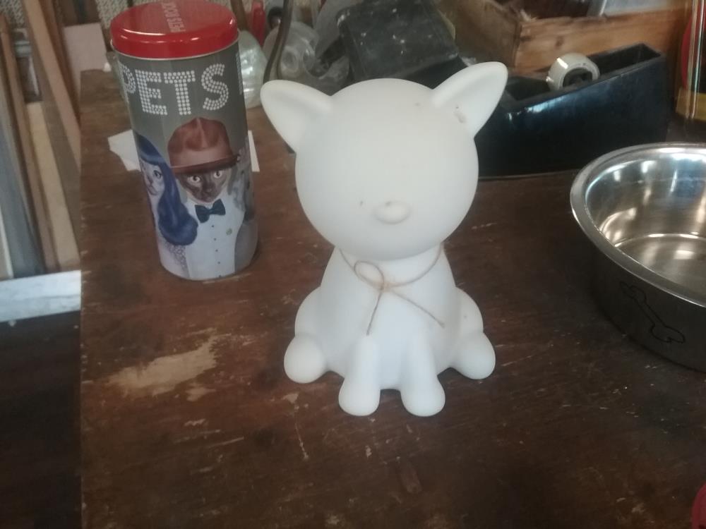 CHAT BLANC DECO EN ETAT
