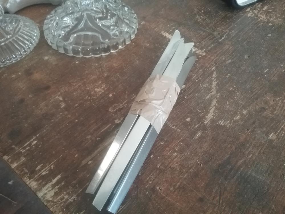 LOT DE COUTEAUX INOX