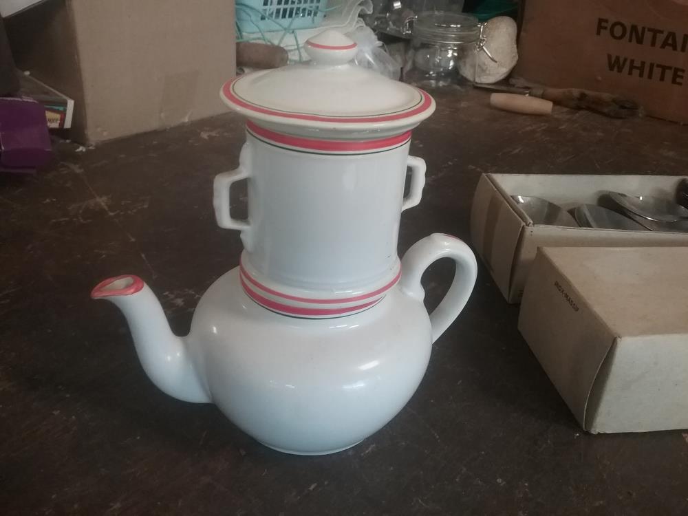 THEIERE INDIVIDUELLE