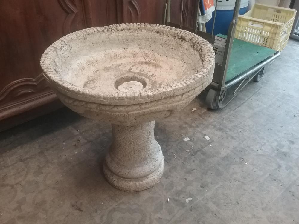 VADQUE DE JARDIN PIERRE