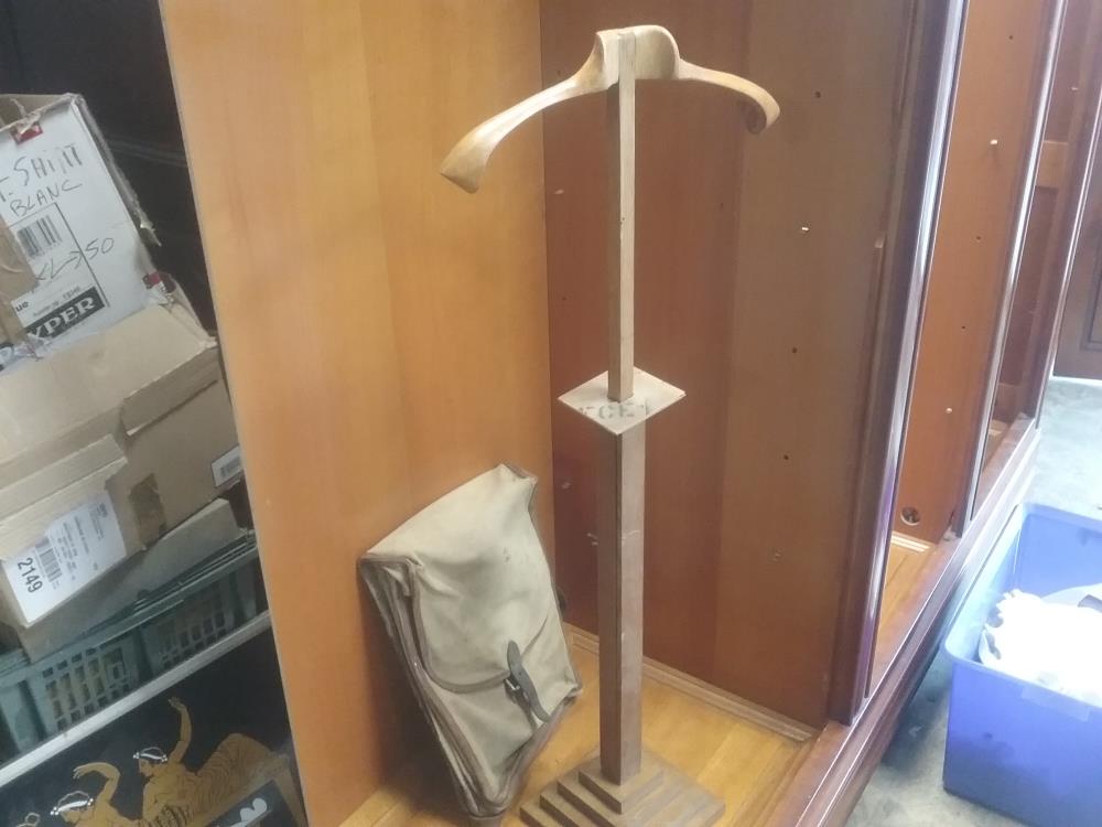 VALET DE CHAMBRE ANCIEN 