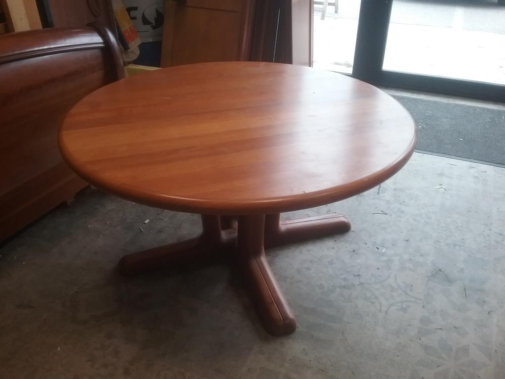 TABLE BASSE RONDE STYLE SUEDOIS