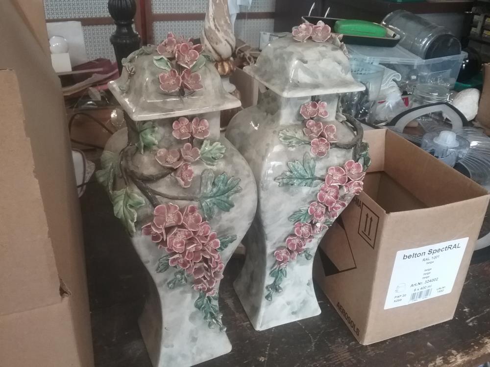 PAIRE D'URNES FLEURIE